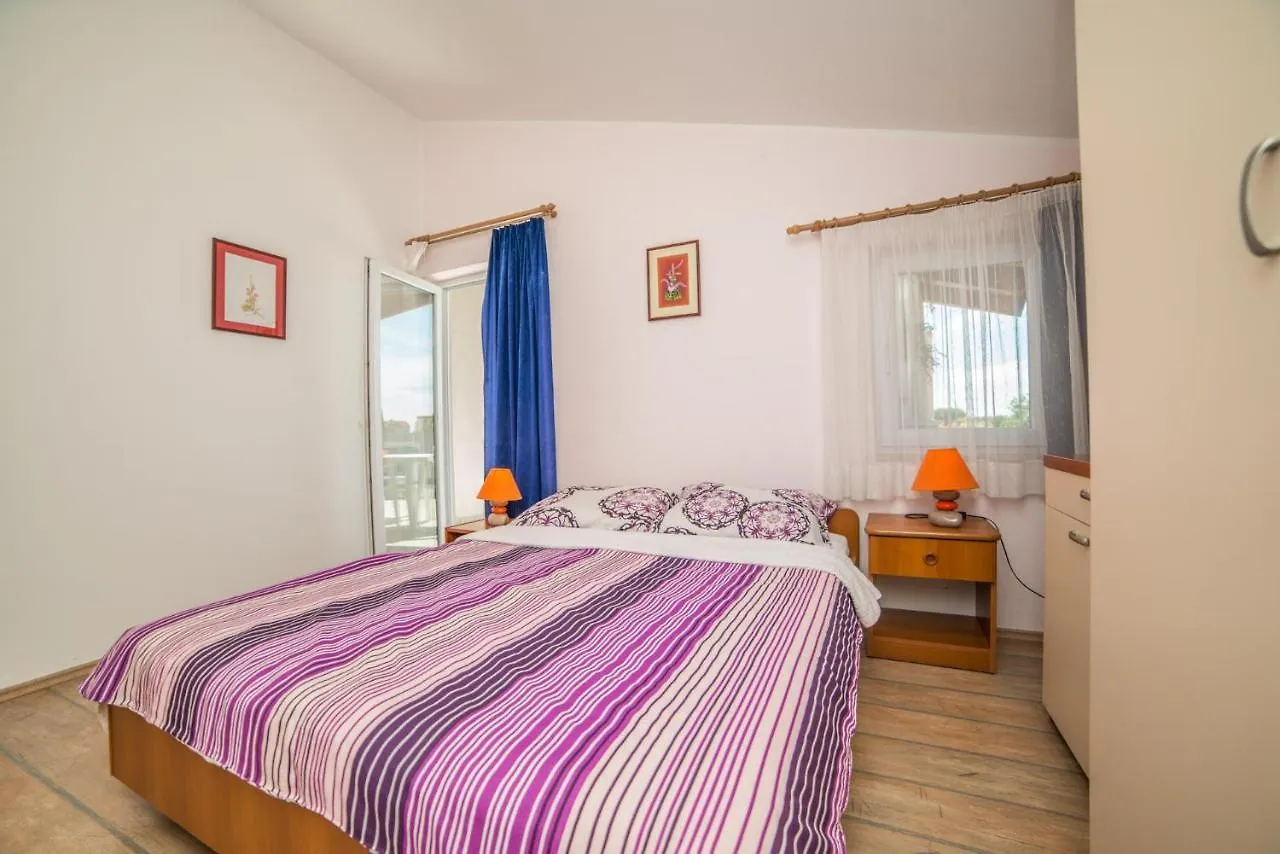 Apartments Durda Fazana 3*,