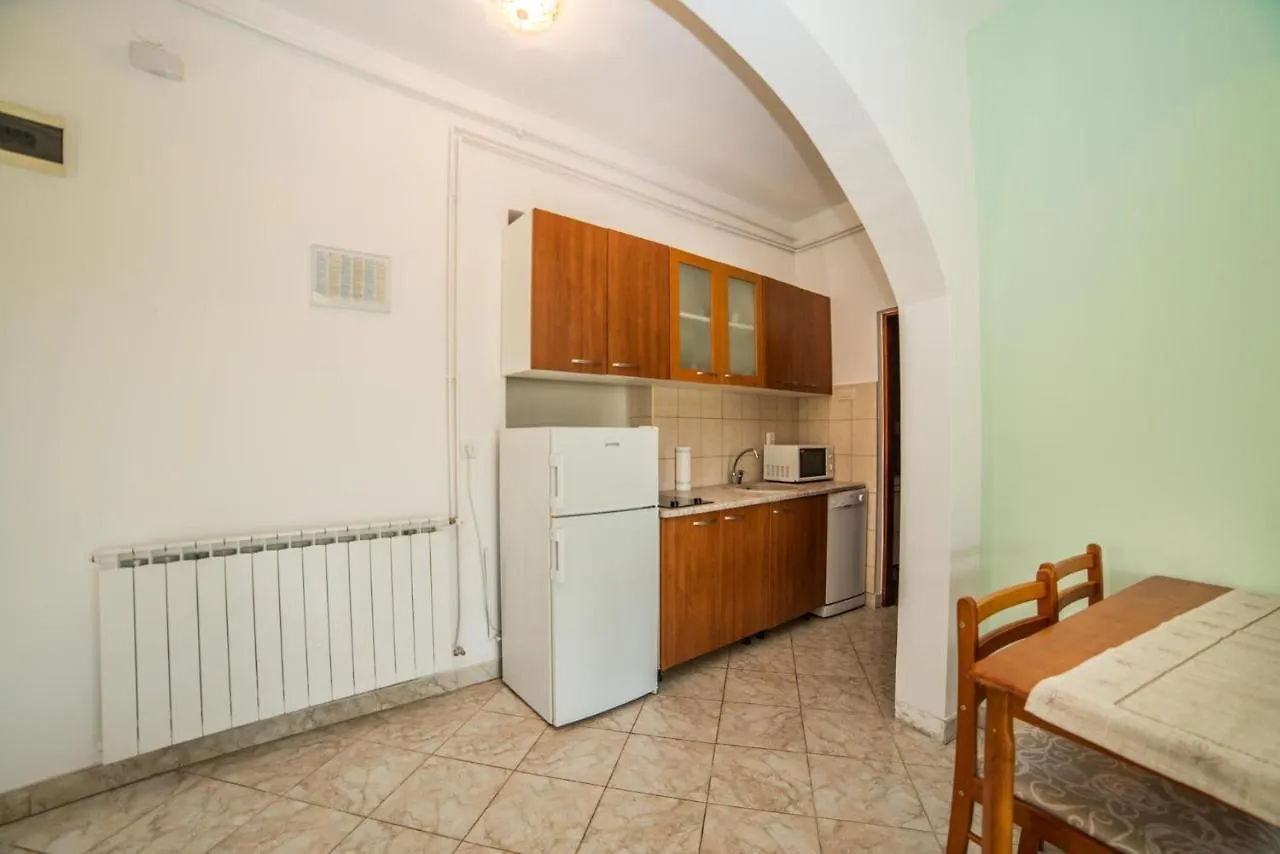 Apartments Durda Fazana 3*,