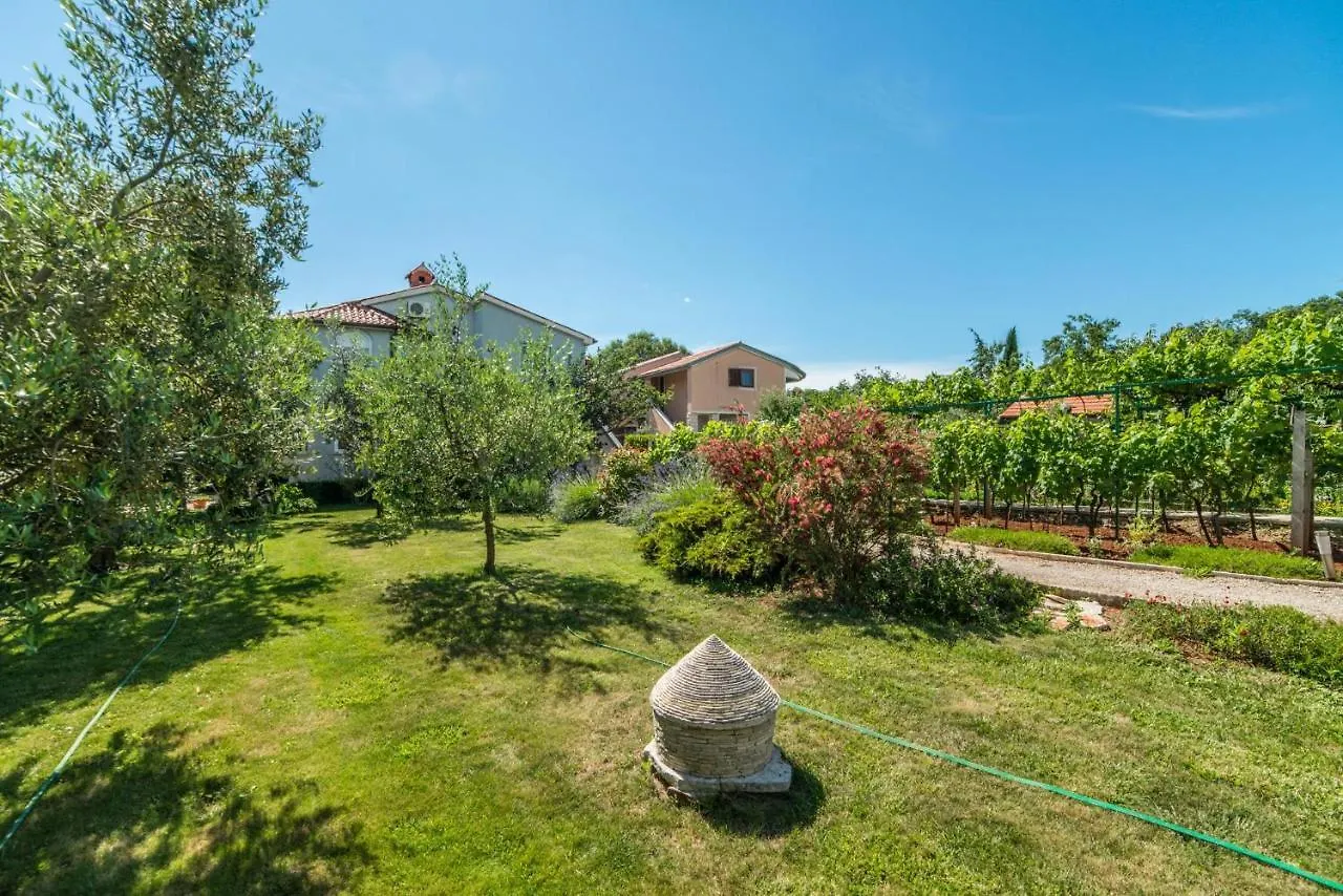 Apartments Durda Fazana 3*,  Croatia